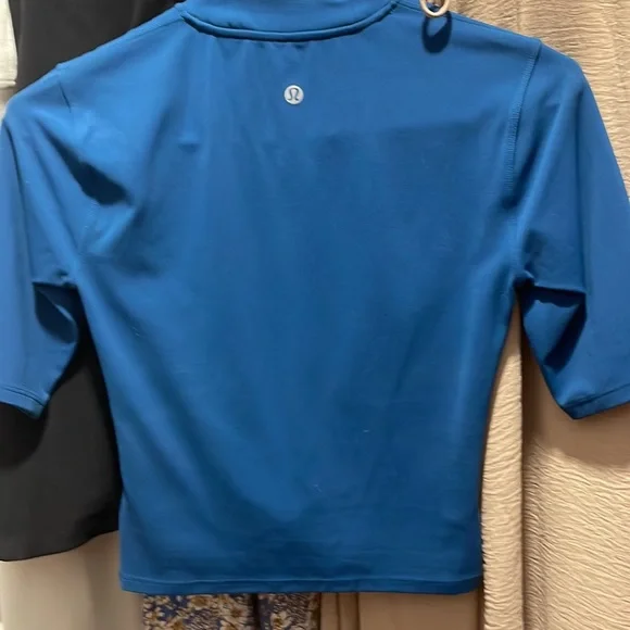 Crop top - Picture 2 of 2